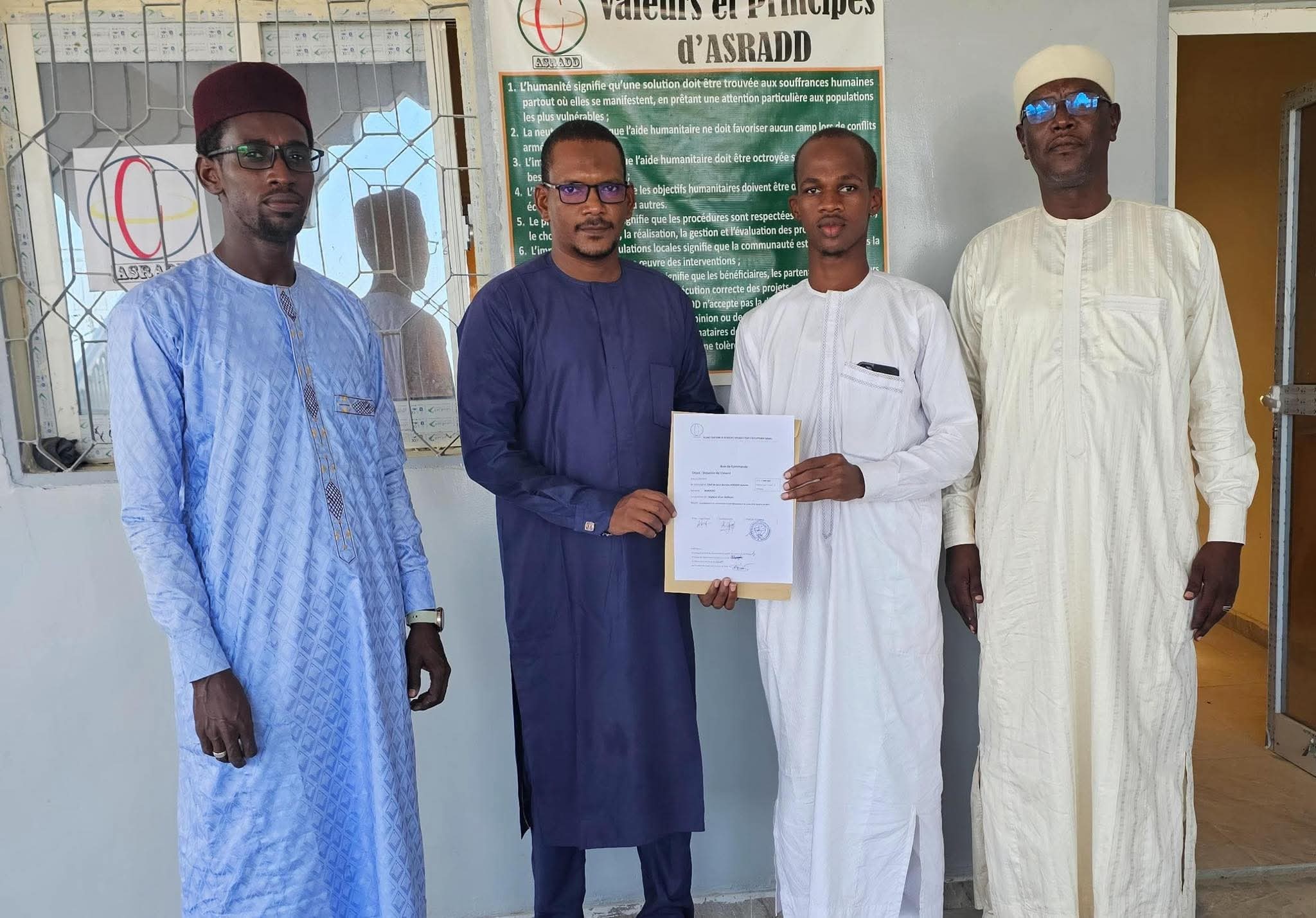 Don de 100 sacs de ciments offert par ASRADD pour la construction d'une bibliothèque à Mao